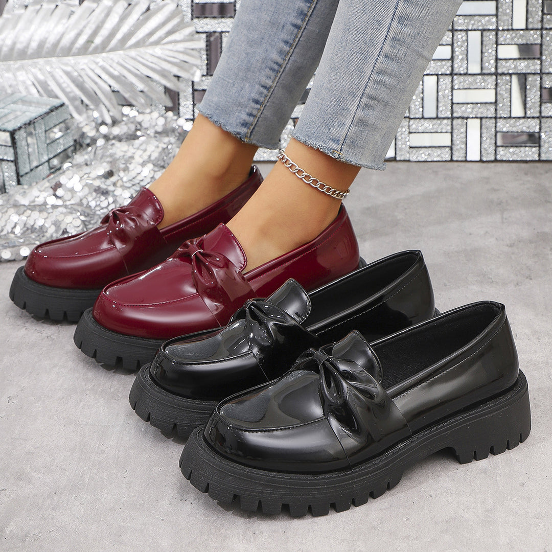 Damen  glänzende Plateau-Loafer mit übergroßer Schleifenapplikation und profilierter Gummisohle EB