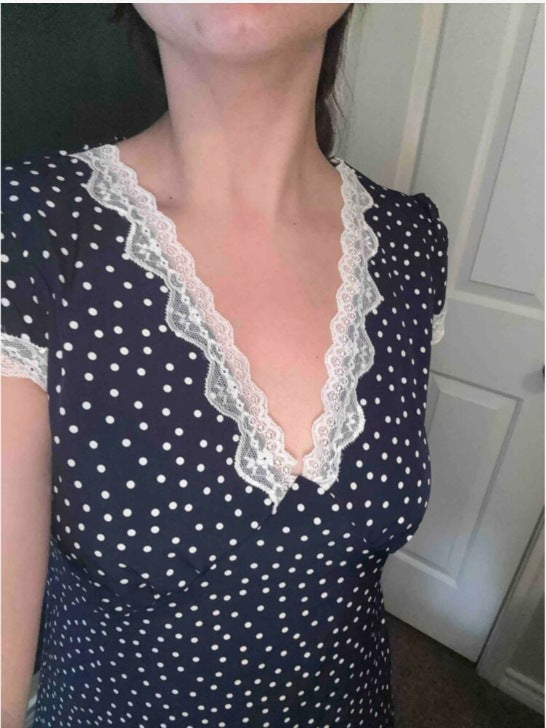 Damen Maxikleid mit raffiniertem Schnitt und floralen Spitzenakzenten EB