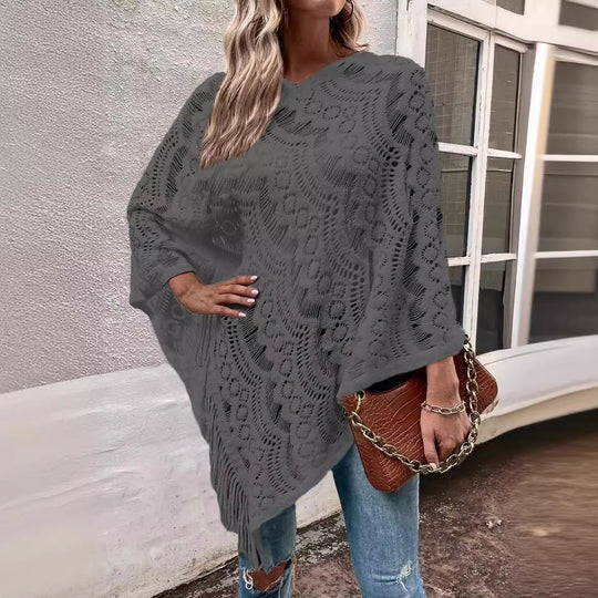Damen Strickponcho mit auffälligem Häkelmuster und modischen Fransen EB