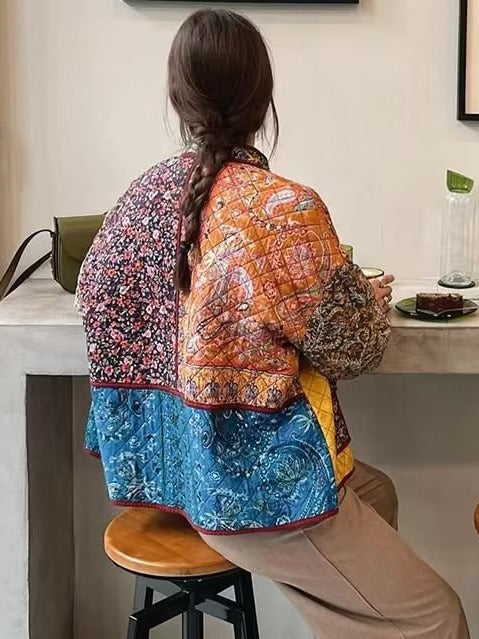 Damen gesteppte Patchworkjacke mit floralem Design und praktischen Taschen EB