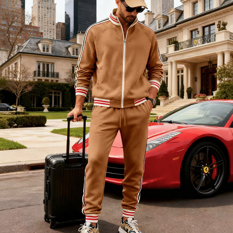 Herren nan sportiver Trainingsanzug mit gestreiften Rippbündchen, Reißverschlussjacke und tapered Jogginghose EB