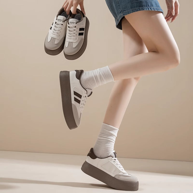Damen Plattform Sneakers mit sportlichem Design und gepolsterter Innensohle EB