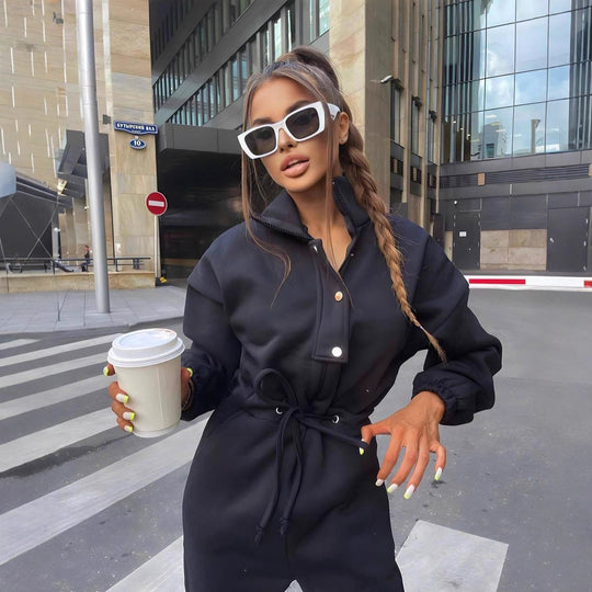 Damen taillierter Velours-Jumpsuit mit Tunnelzug Stehkragen und elastischen Bündchen Eichborn Berlin