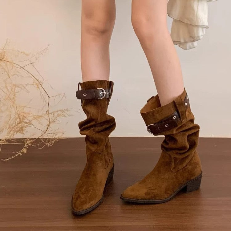 Damen Rustikale Wildleder-Stiefel mit modischem Falten-Design und verstellbarem Riemen EB