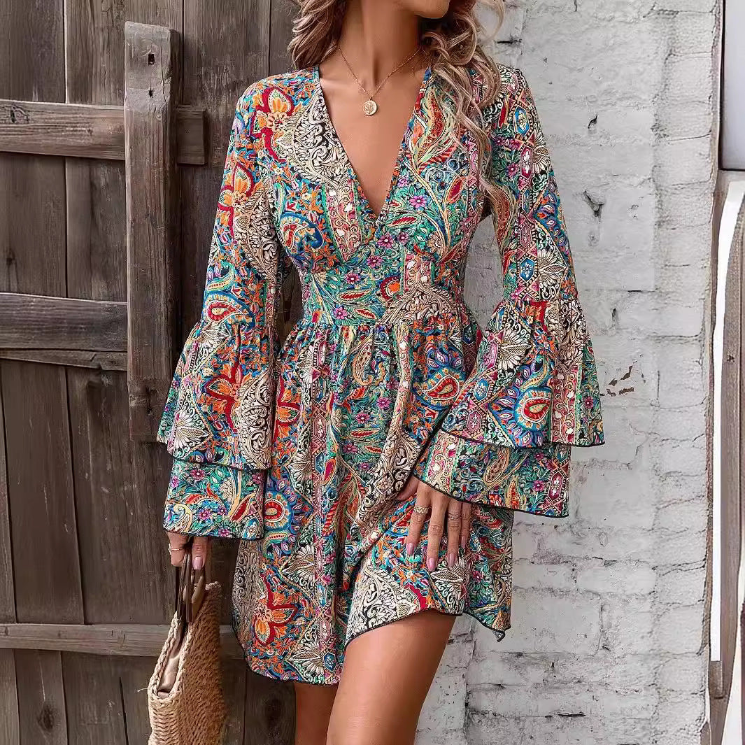 Damen Minikleid mit ausladenden Volantärmeln und paisleymuster EB