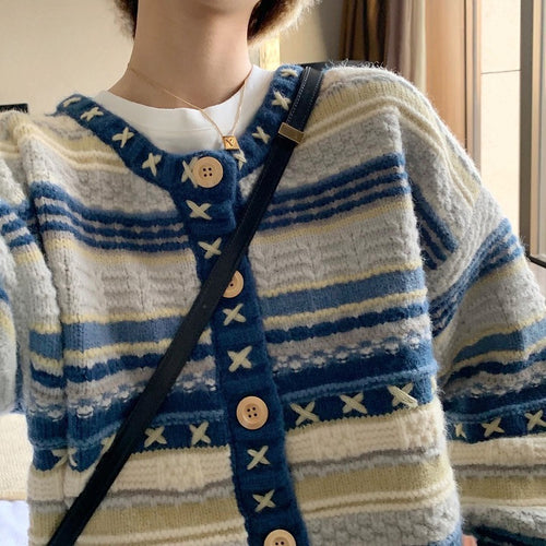 Damen Strickjacke mit buntem Streifenmuster und dekorativen Knöpfen EB