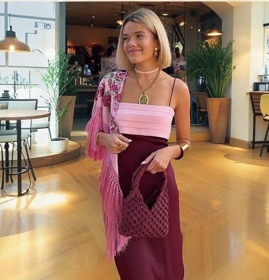 Damen Elegantes, schulterfreies Abendkleid mit Raffungen und Beinschlitz EB