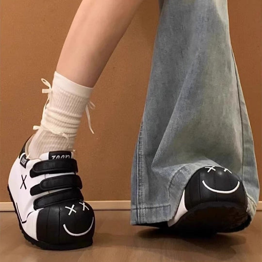 Damen bequeme Clogs mit praktischem Klettverschluss und einzigartigem Design EB