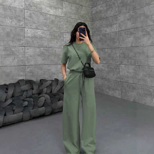 Damen Komfortabler und stilvoller Jumpsuit mit weitem Bein EB