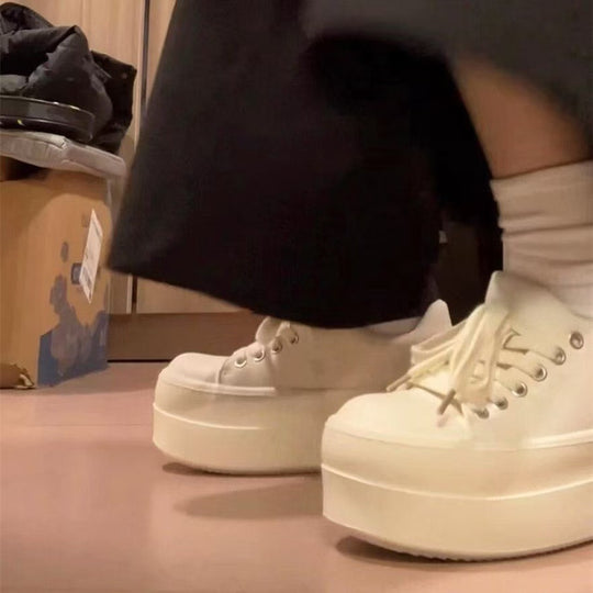 Damen Plateau-Sneaker mit stylischem Obermaterial und komfortabler Sohle EB