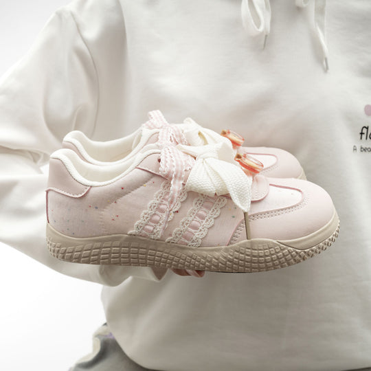 Damen Sneakers mit dekorativen Spitzen und atmungsaktivem Obermaterial EB