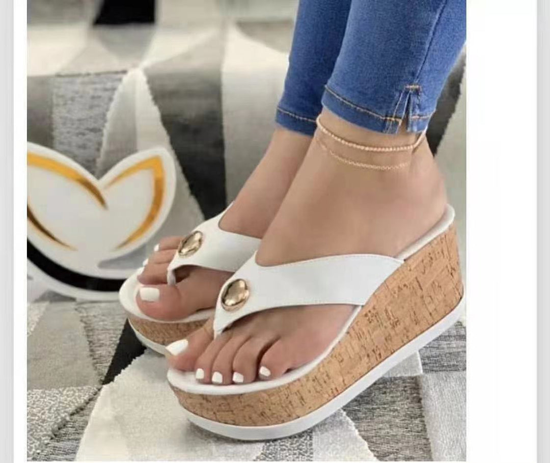 Damen Wedge-Pantoletten mit eleganter Korksohle und dekorativen Riemen EB