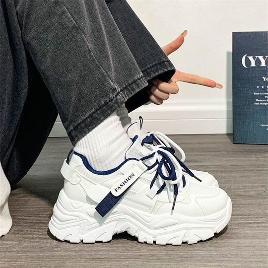 Damen Chunky Sneaker mit rutschfester Sohle und modischen Details EB