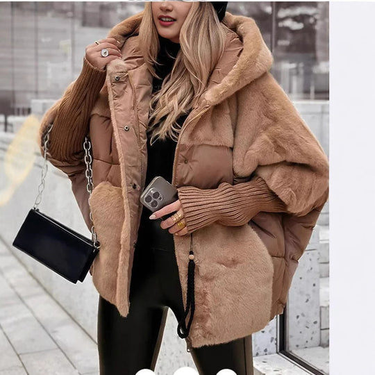 Damen nan oversized gesteppte Winterjacke mit Kunstfellpanelen, Kapuze und integrierten Rippenärmel-Details EB