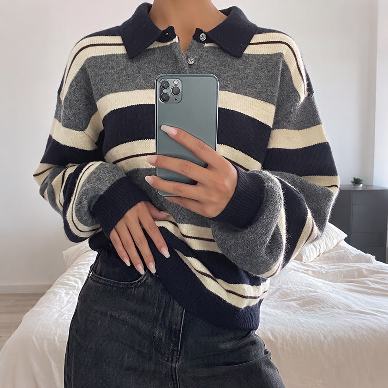 Damen Oversize-Strickpullover mit Polokragen, Streifenmuster und Knopfblende EB