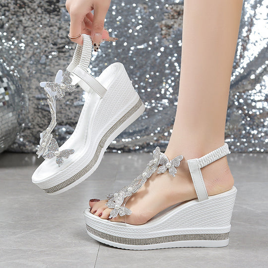 Damen Wedge-Sandalen mit floralen Akzenten und transparenten Riemen EB