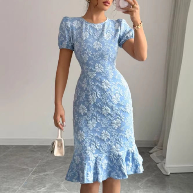 Damen Kleid mit floralem Spitzenmuster und fließendem Saum EB