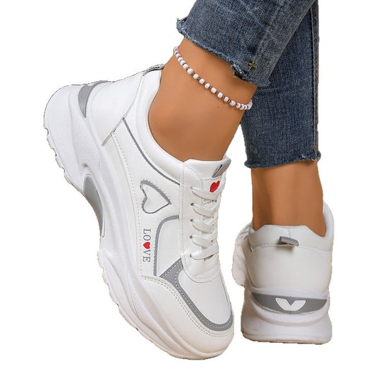 Damen sportive Sneakers mit trendiger Herz-Applikation EB