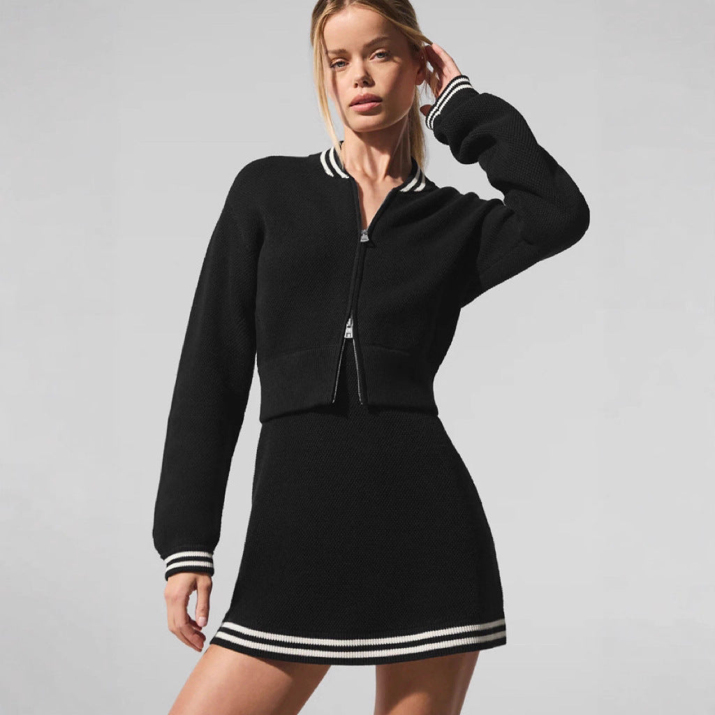 Damen sportliches Strickkleid mit cropped Jacke und Streifenelementen EB