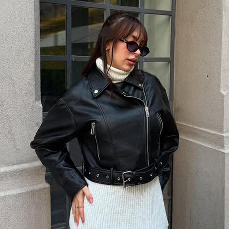Damen nan taillierte Bikerjacke aus Kunstleder mit asymmetrischem Reißverschluss, metallischen Details und Taillengürtel EB