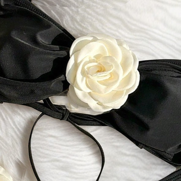 Damen Bikini mit dekorativen Blumenapplikationen EB