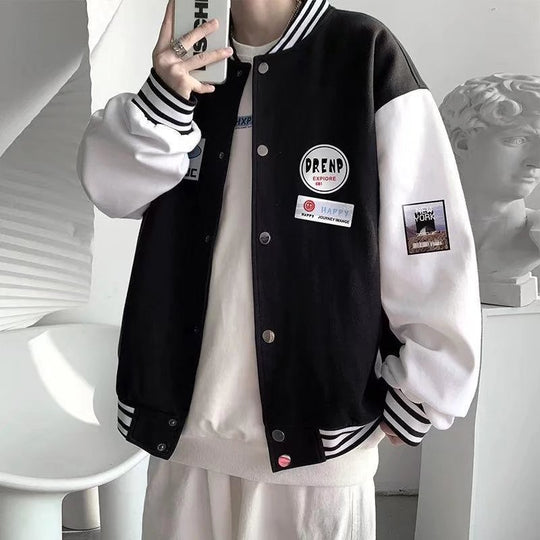 Herren Collegejacke mit praktischen Taschen und Stickereien EB