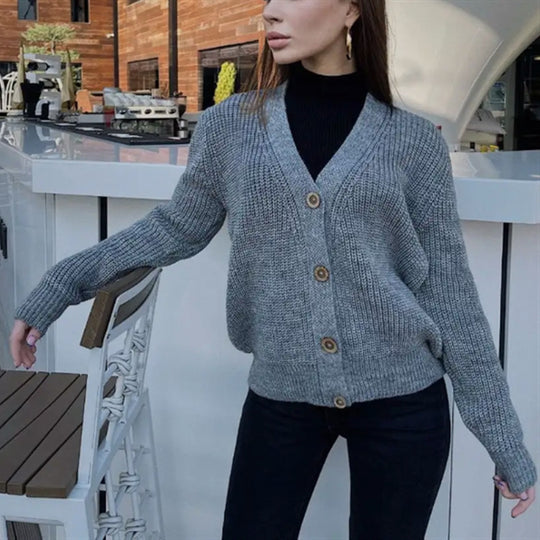 Damen Boxy-Grobstrick-Cardigan mit tiefer V-Leiste, Holzknopfverschluss und geripptem Saum EB