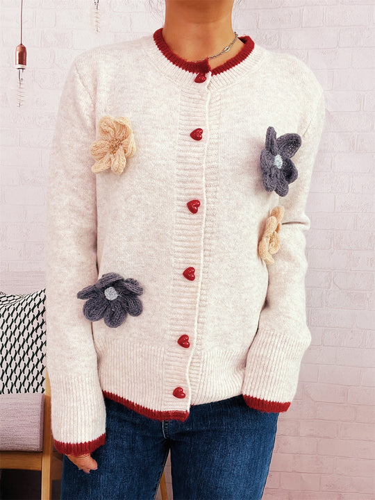 Damen Strickjacke mit floralem Design und dekorativen Herzknöpfen EB