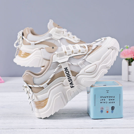 Damen sportliche Sneakers im futuristischen Design mit atmungsaktiver Mesh-Oberfläche EB