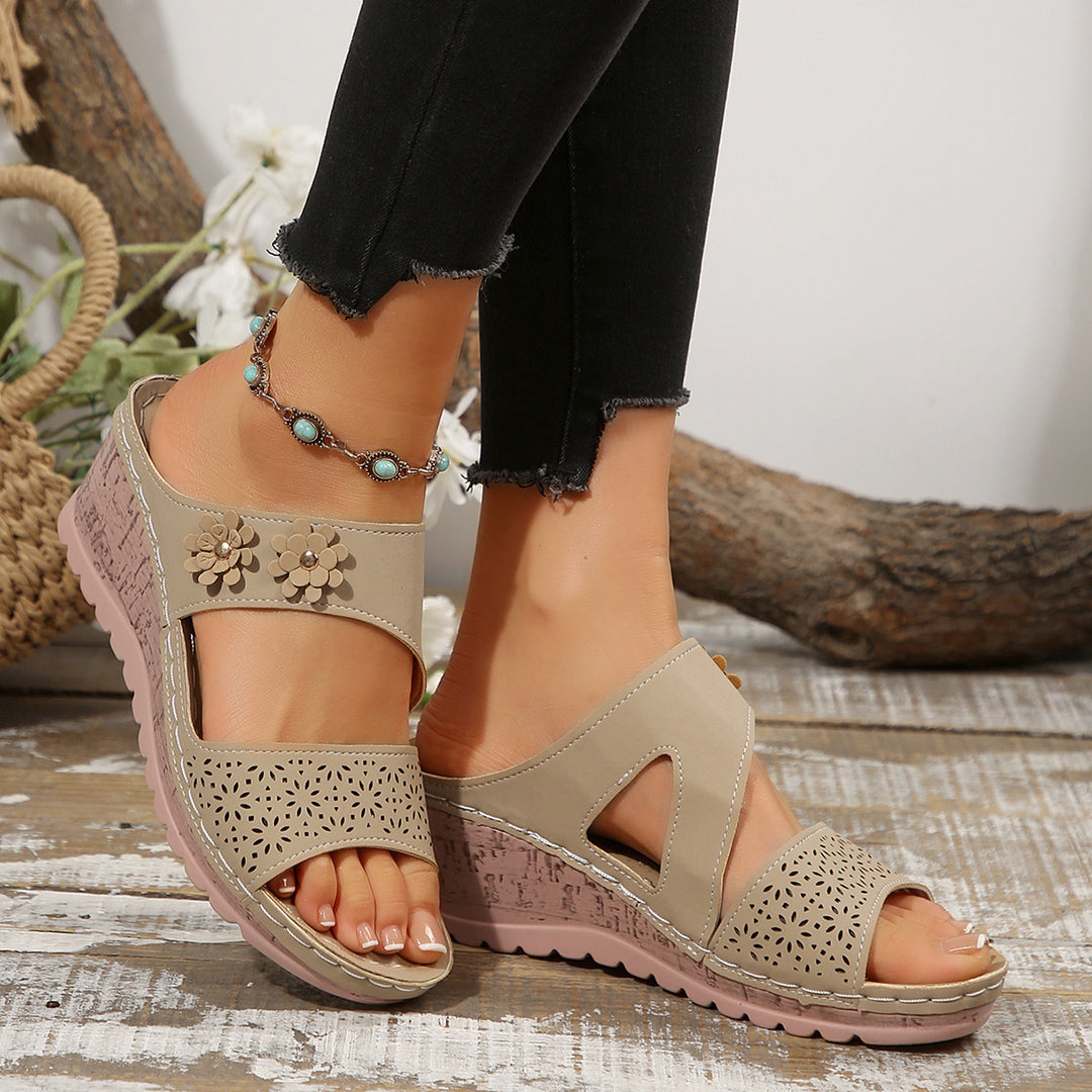 Damen Bequeme Riemensandalen mit floralen Akzenten EB