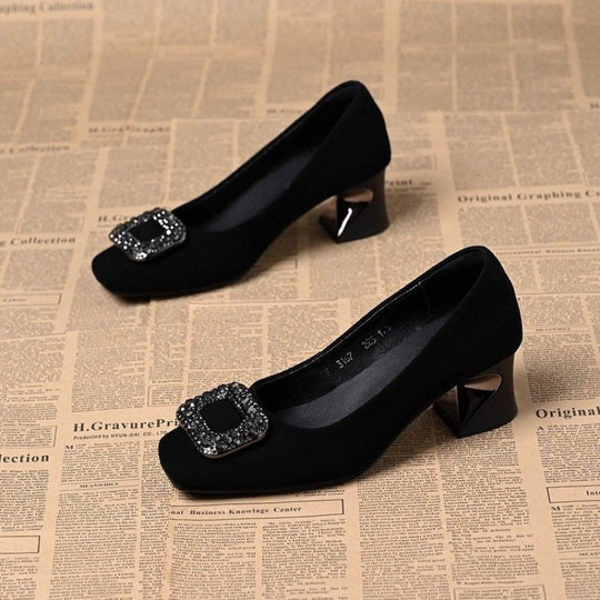 Damen Elegante Pumps mit glamourösem Schmuckdetail EB
