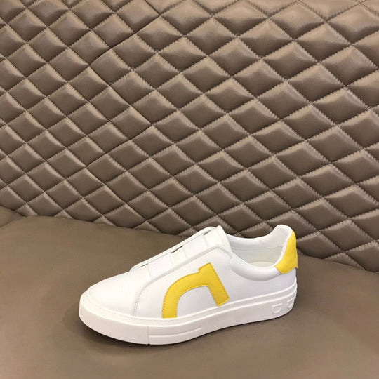 Damen Athletische Slip-On Sneakers mit modischem Akzent von EB