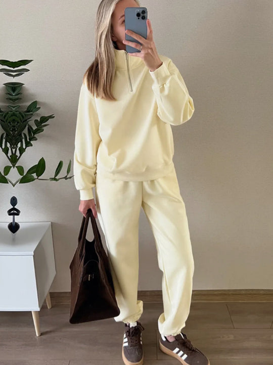 Damen Sweatset mit Halbreißverschluss, oversized Pullover und hochtaillierter weit geschnittener Jogginghose Eichborn Berlin