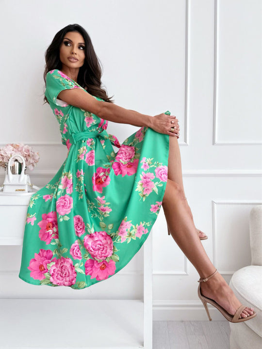 Damen Wickelkleid mit eleganter Blumenmusterung und Taillengürtel EB