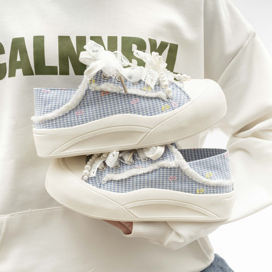 Damen Sneakers mit einzigartigen Spitzenverzierungen und komfortabler Sohle EB