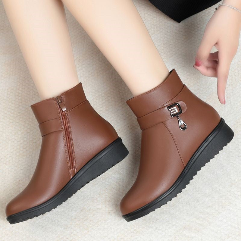 Damen Modische Stiefeletten mit seitlichem Reißverschluss und dekorativem Riemen EB