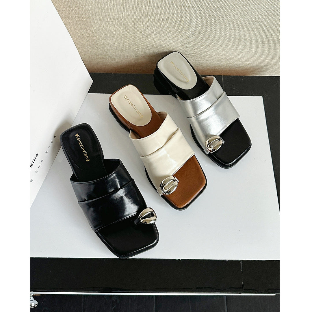 Damen Elegante Mules mit modischem Riemendesign und geschmackvollem Knopfdetail EB