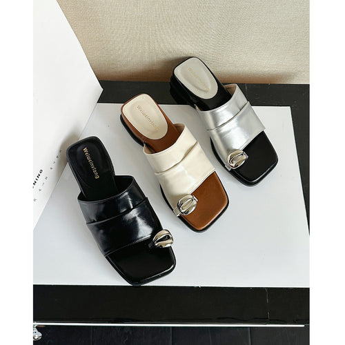 Damen Elegante Mules mit modischem Riemendesign und geschmackvollem Knopfdetail EB