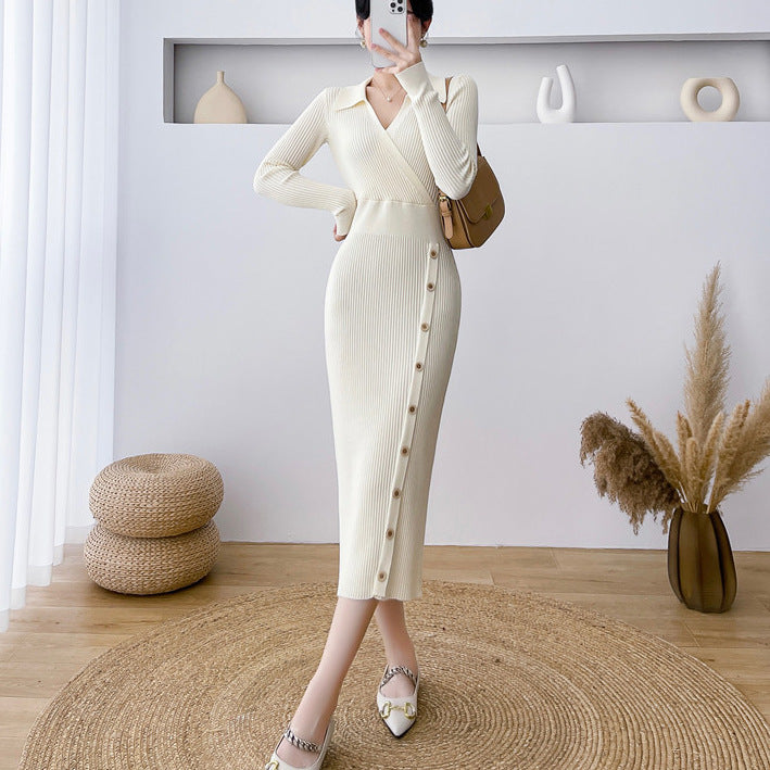 Damen Strickkleid mit Knopfdetail und elegantem V-Ausschnitt EB