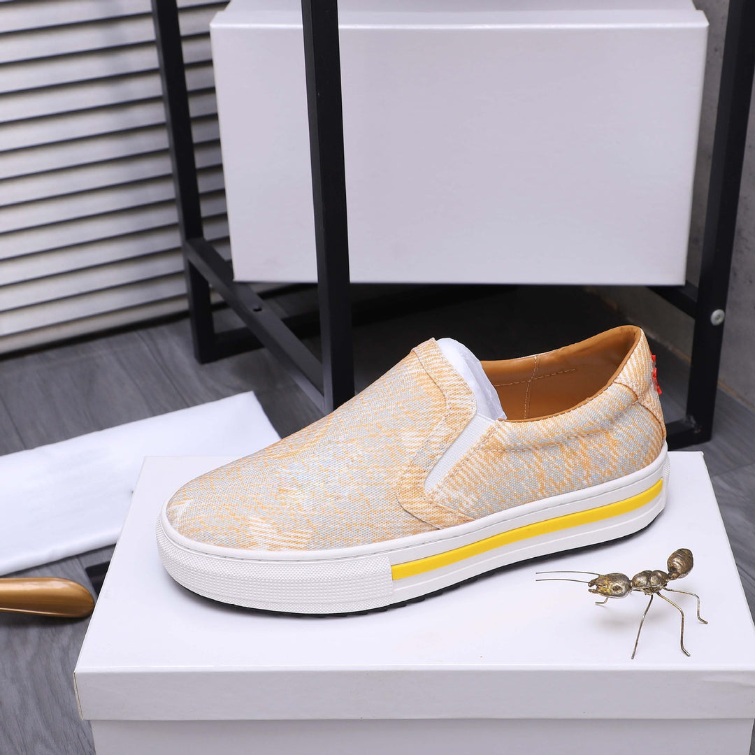 Damen Slip-On Sneakers mit atmungsaktiver und elastischer Oberflächenstruktur EB