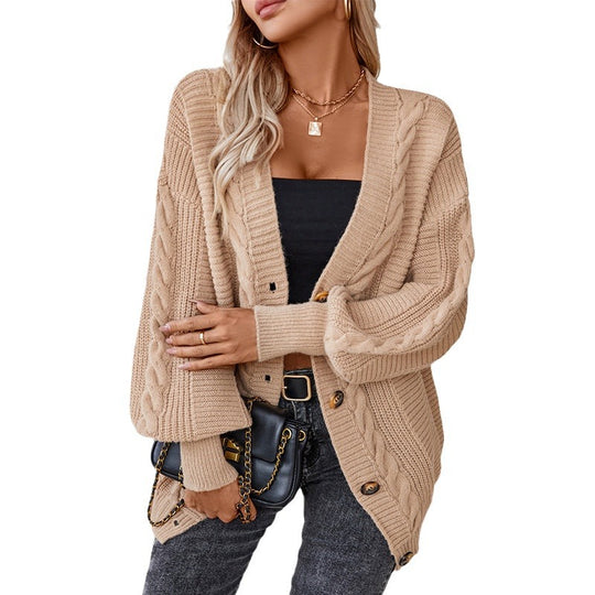 Damen Strickjacke mit Zopfdesign und goldenen Knopfdetails EB