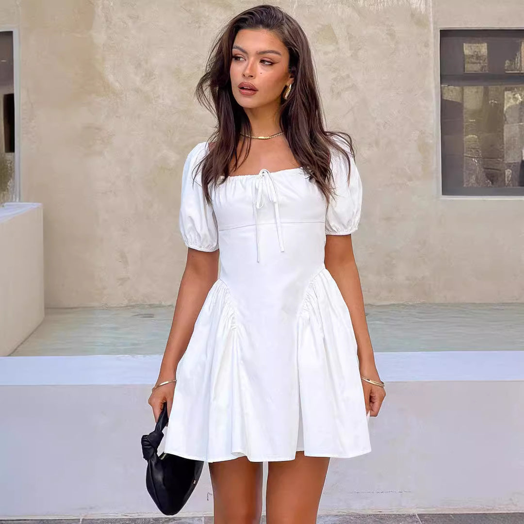 Damen sommerliches Minikleid mit Puffärmeln und tailliertem Design EB