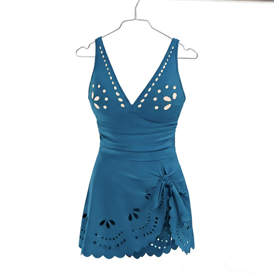 Damen Bademode mit raffinierten Cut-Outs EB