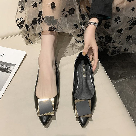 Damen elegante spitze Ballerinas mit dekorativem Schmuckakzent EB