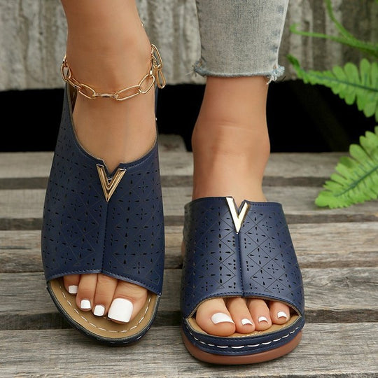 Damen modische Clogs mit raffiniertem Lochdesign und verstellbarem Fesselriemen EB