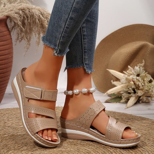 Damen Komfortable Wedge-Sandalen mit atmungsaktivem Schnitt und verstellbarem Riemen EB