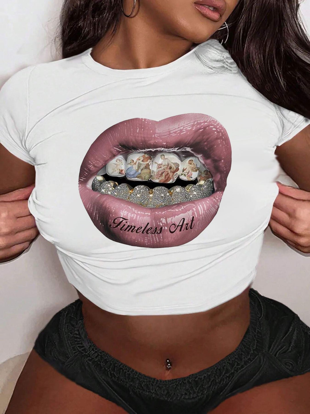 Damen Crop-T-Shirt mit künstlerischem Lippenmotiv und kreativem Druck EB