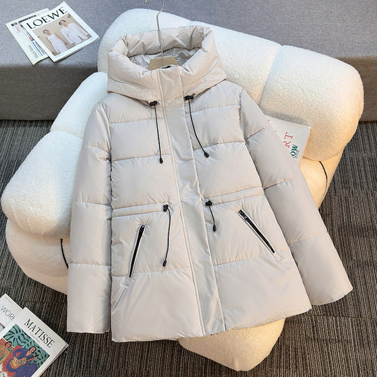 Damen nan kurze wattierte Kapuzenjacke mit hohem Stehkragen, Kordelzug und diagonalem Reißverschlusstaschen-Design EB