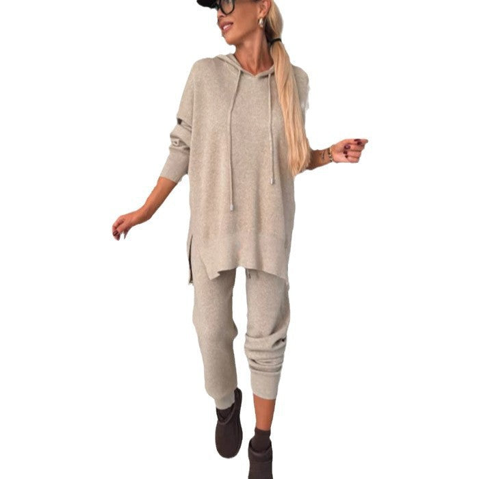 Damen Lounge-Set aus weichem Feinstrick mit übergroßem Kapuzenpullover und schmal zulaufender Bündchenhose EB