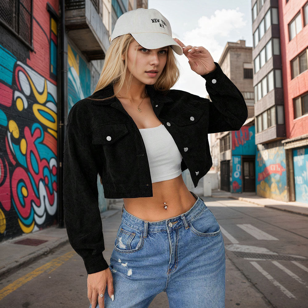Damen kurze taillierte Cordjacke mit Brusttaschen und Druckknopfleiste Eichborn Berlin